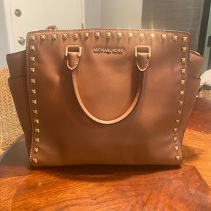Michael Kors structure bag.